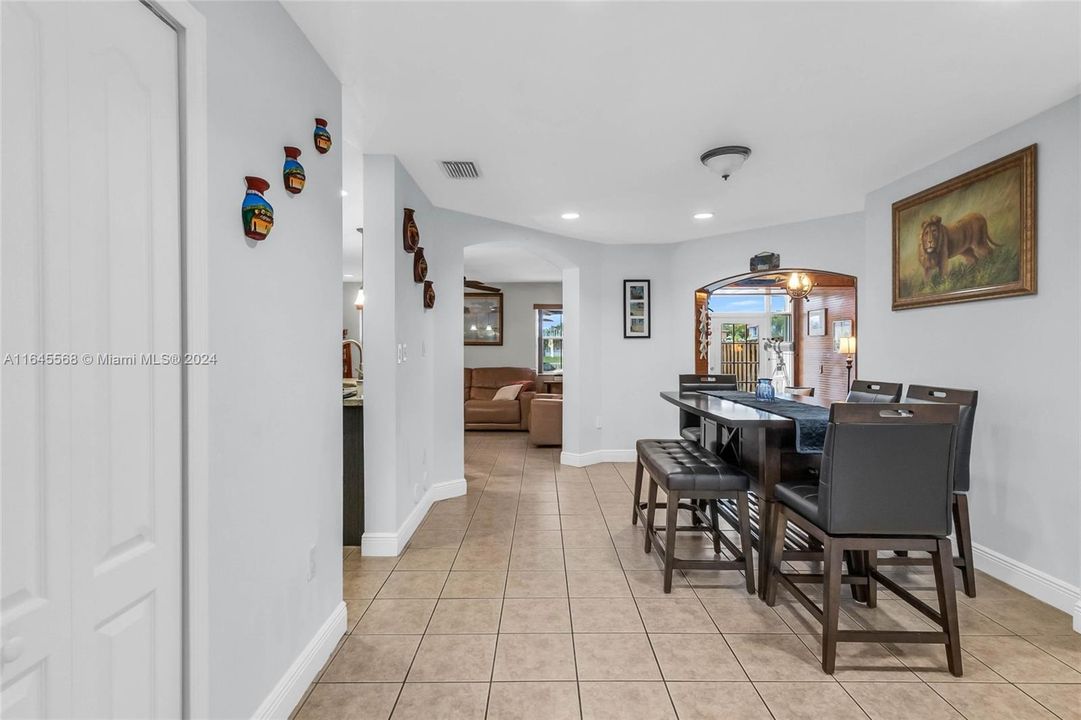 Recently Sold: $550,000 (3 beds, 2 baths, 1753 Square Feet)