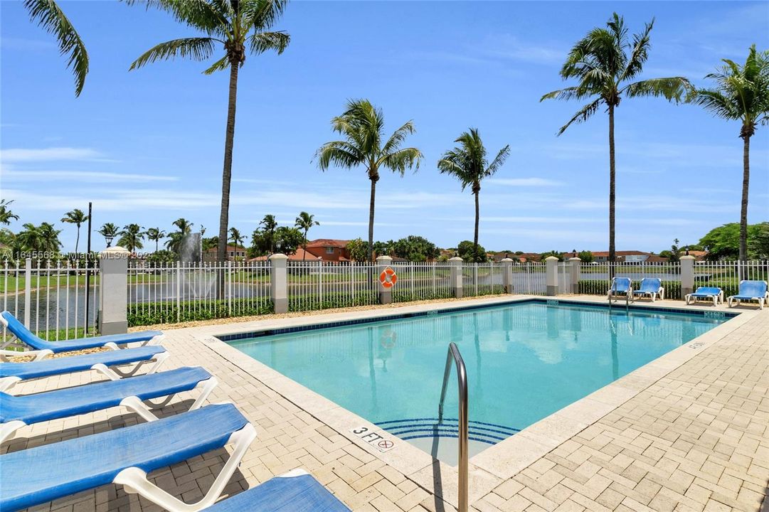 Recently Sold: $550,000 (3 beds, 2 baths, 1753 Square Feet)