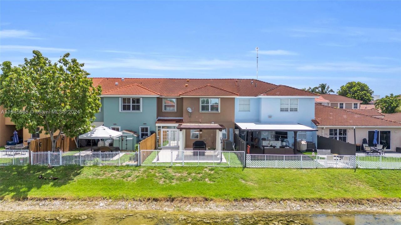 Recently Sold: $550,000 (3 beds, 2 baths, 1753 Square Feet)