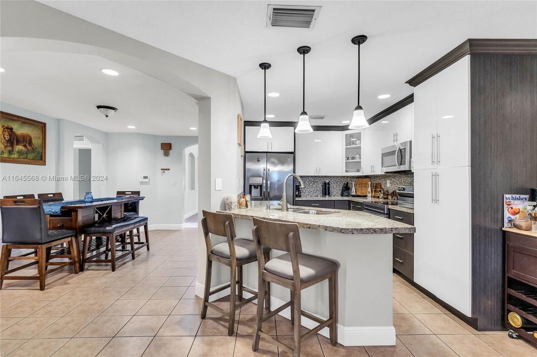 Recently Sold: $550,000 (3 beds, 2 baths, 1753 Square Feet)