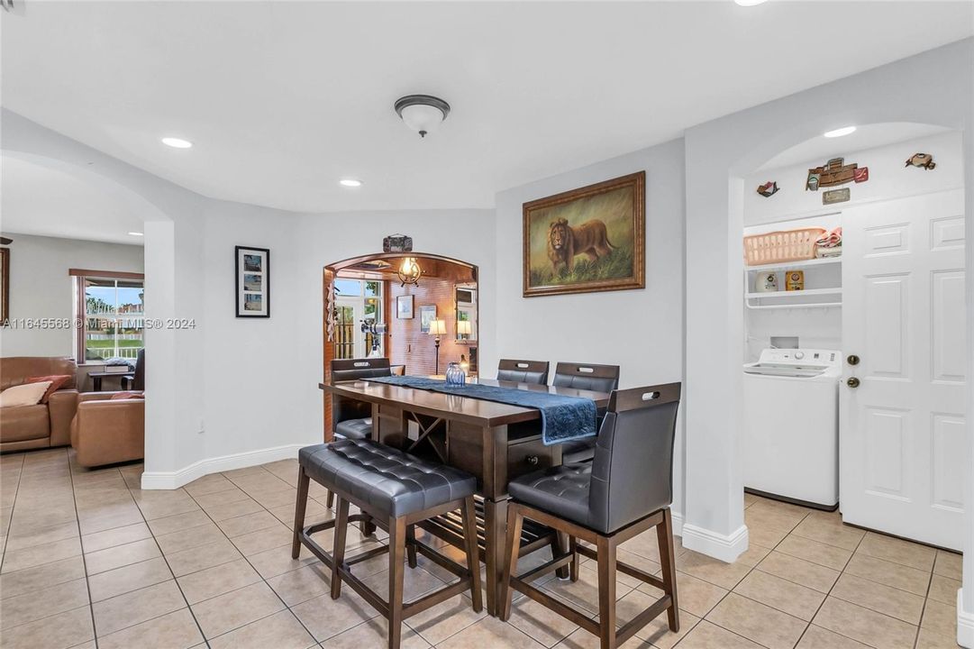 Recently Sold: $550,000 (3 beds, 2 baths, 1753 Square Feet)