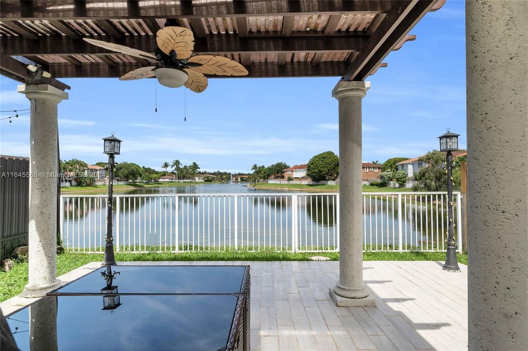 Recently Sold: $550,000 (3 beds, 2 baths, 1753 Square Feet)