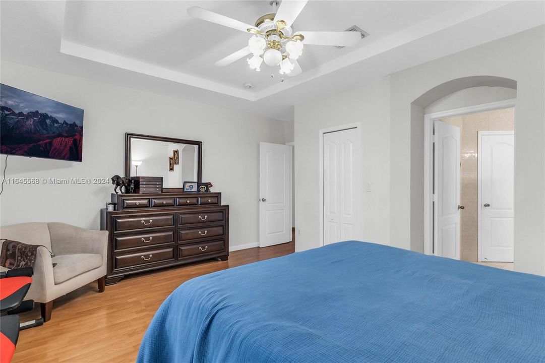 Recently Sold: $550,000 (3 beds, 2 baths, 1753 Square Feet)