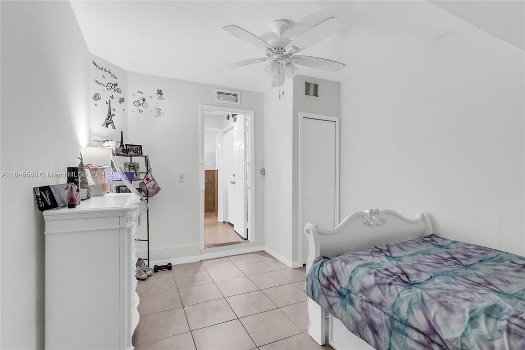 Recently Sold: $550,000 (3 beds, 2 baths, 1753 Square Feet)