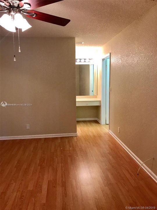 For Rent: $2,150 (2 beds, 2 baths, 974 Square Feet)