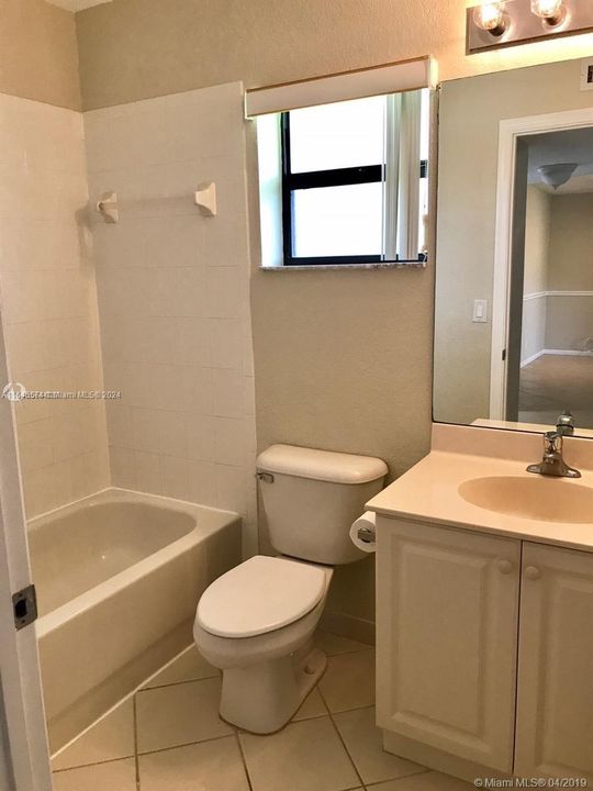 For Rent: $2,150 (2 beds, 2 baths, 974 Square Feet)