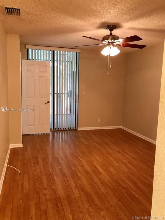 For Rent: $2,150 (2 beds, 2 baths, 974 Square Feet)