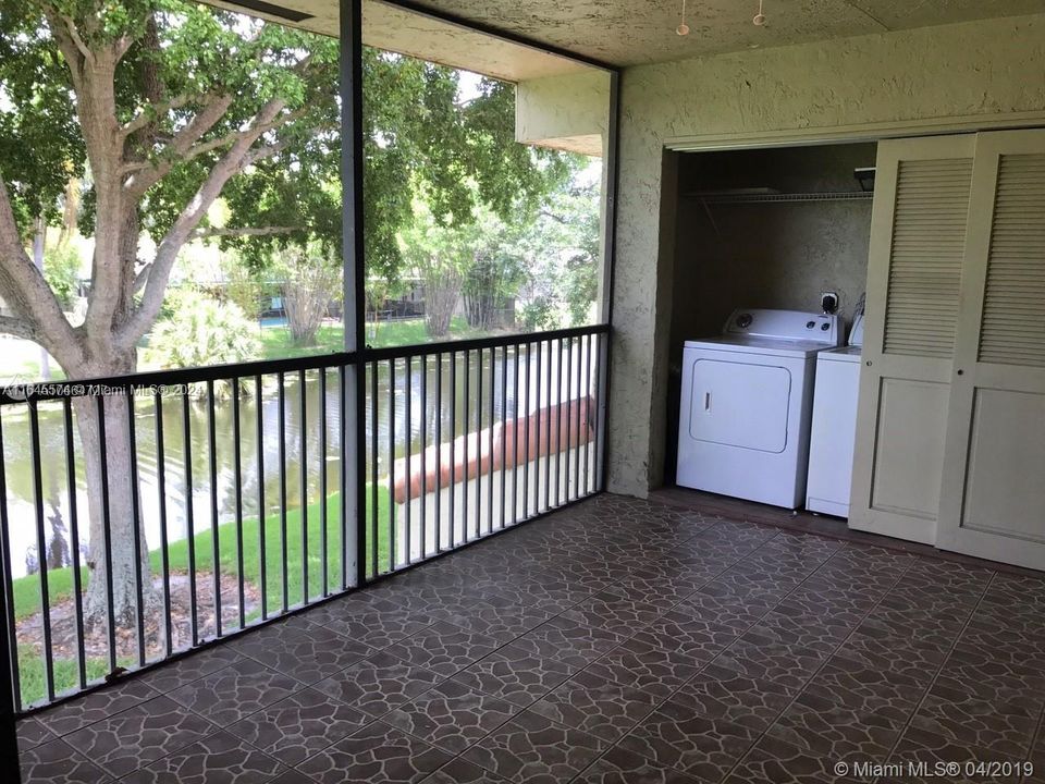 For Rent: $2,150 (2 beds, 2 baths, 974 Square Feet)