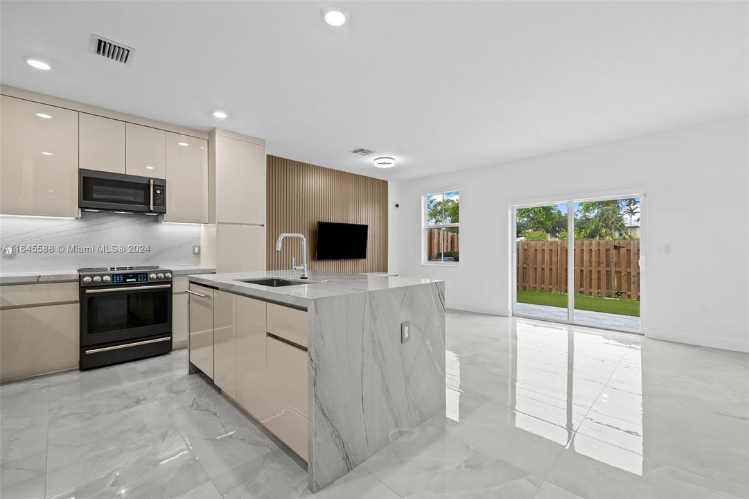 Active With Contract: $3,950 (3 beds, 2 baths, 1344 Square Feet)