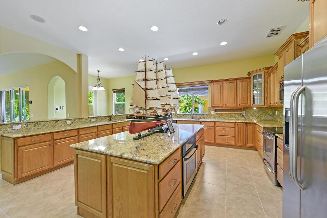 8053 S Indian River Dr Fort-large-045
