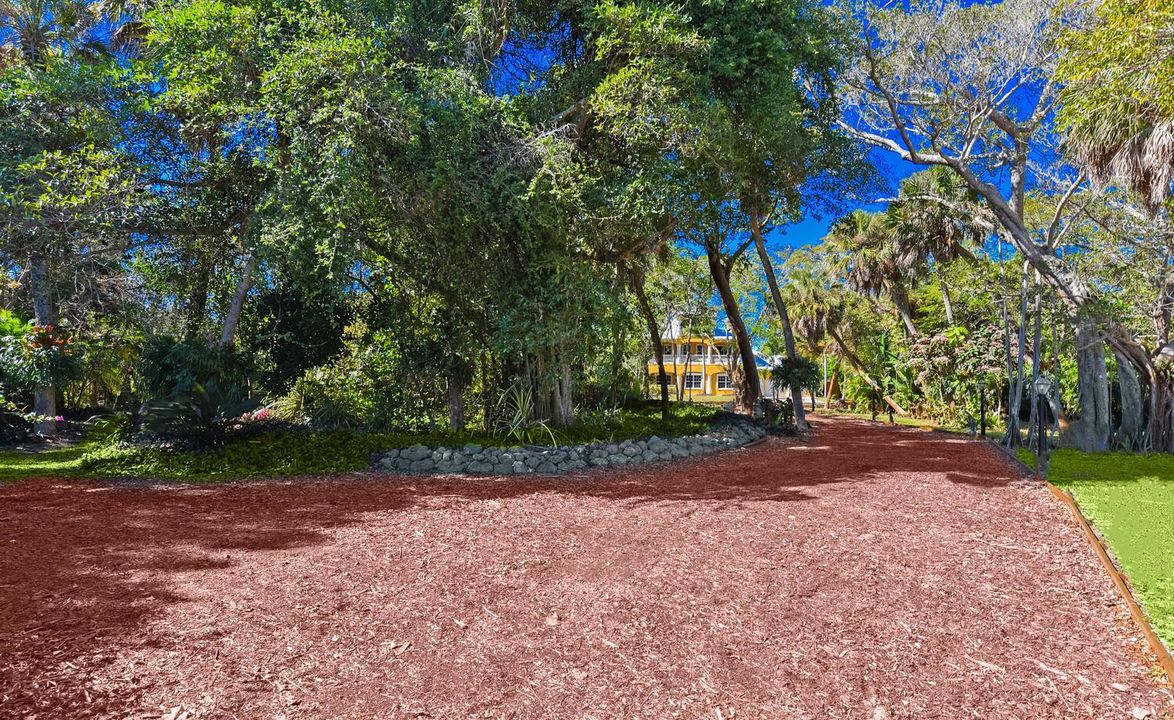 8053 S Indian River Dr Fort-large-053-05