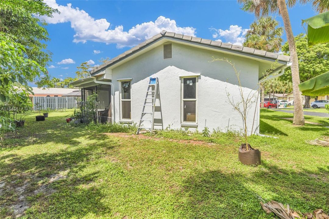 For Sale: $585,000 (3 beds, 2 baths, 1418 Square Feet)