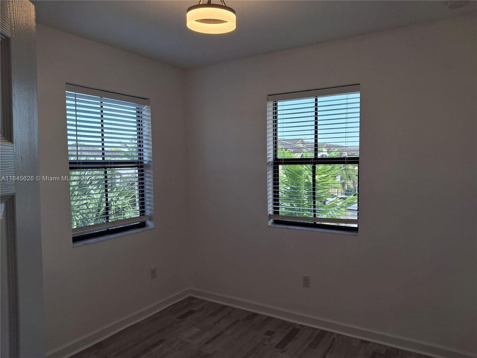 Active With Contract: $3,500 (3 beds, 2 baths, 1863 Square Feet)