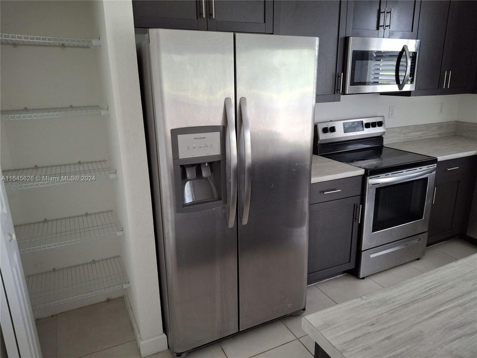 Active With Contract: $3,500 (3 beds, 2 baths, 1863 Square Feet)