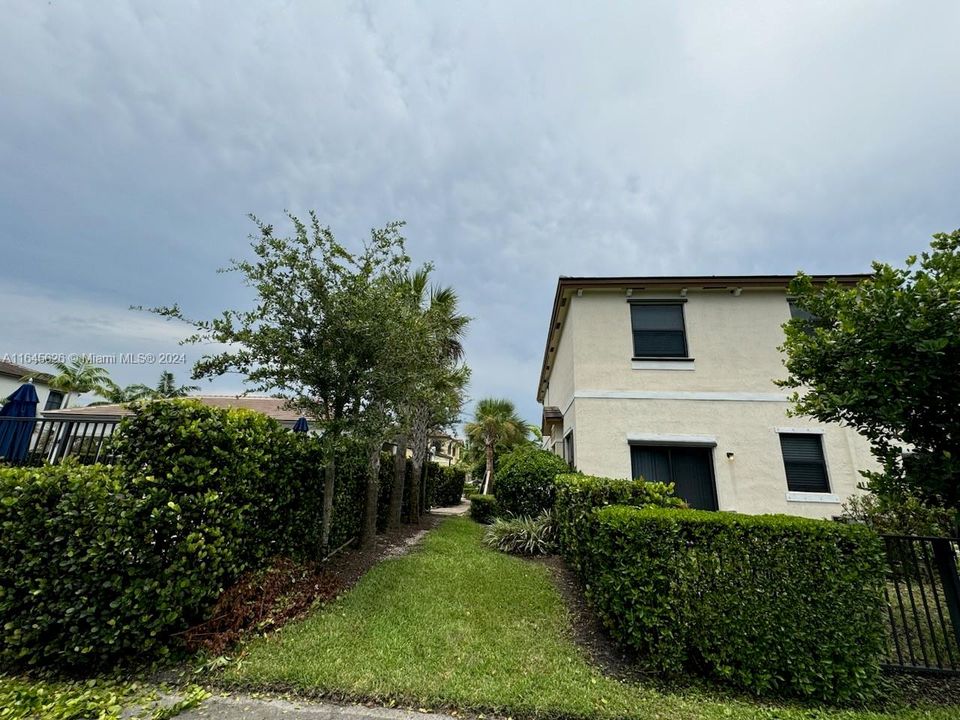 Active With Contract: $3,500 (3 beds, 2 baths, 1863 Square Feet)