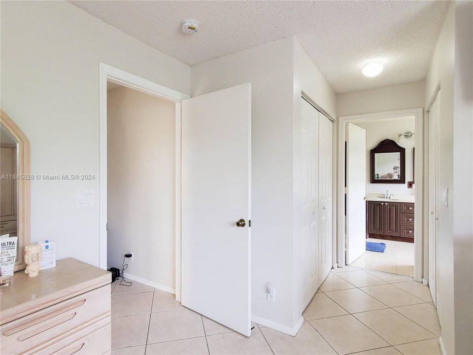 Active With Contract: $3,500 (3 beds, 2 baths, 1881 Square Feet)