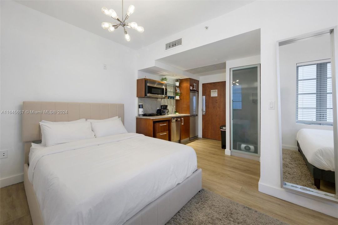 For Sale: $367,000 (1 beds, 1 baths, 303 Square Feet)