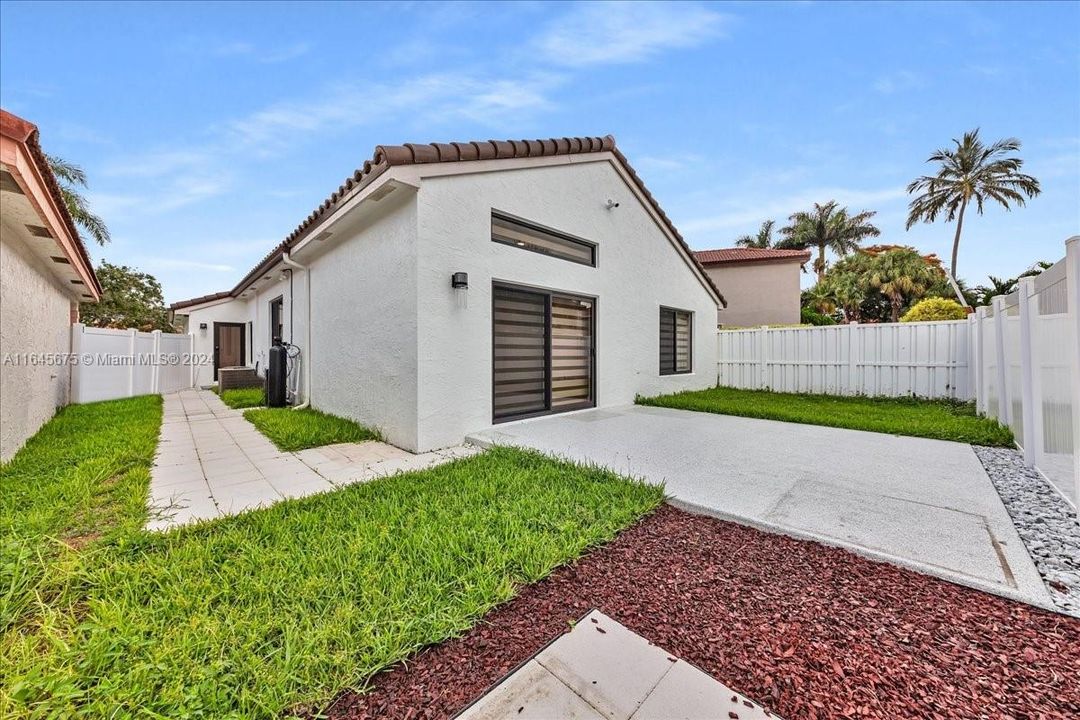 Active With Contract: $650,000 (3 beds, 2 baths, 1477 Square Feet)