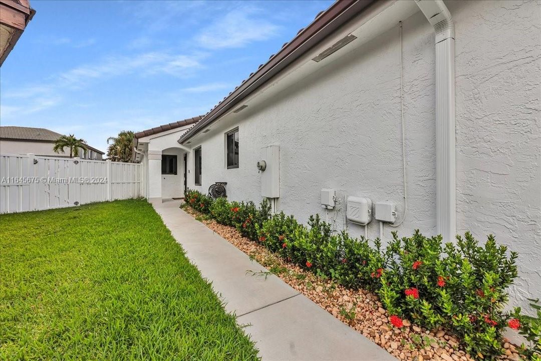 Active With Contract: $650,000 (3 beds, 2 baths, 1477 Square Feet)