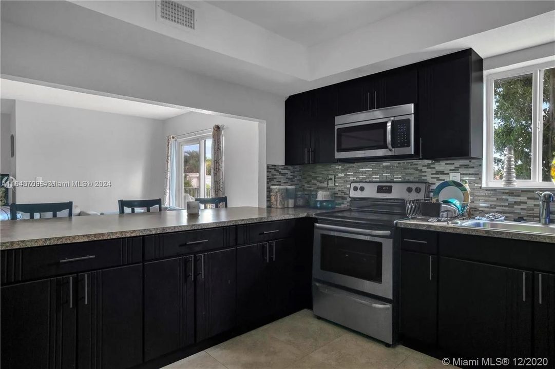 Recently Rented: $2,650 (3 beds, 2 baths, 1558 Square Feet)