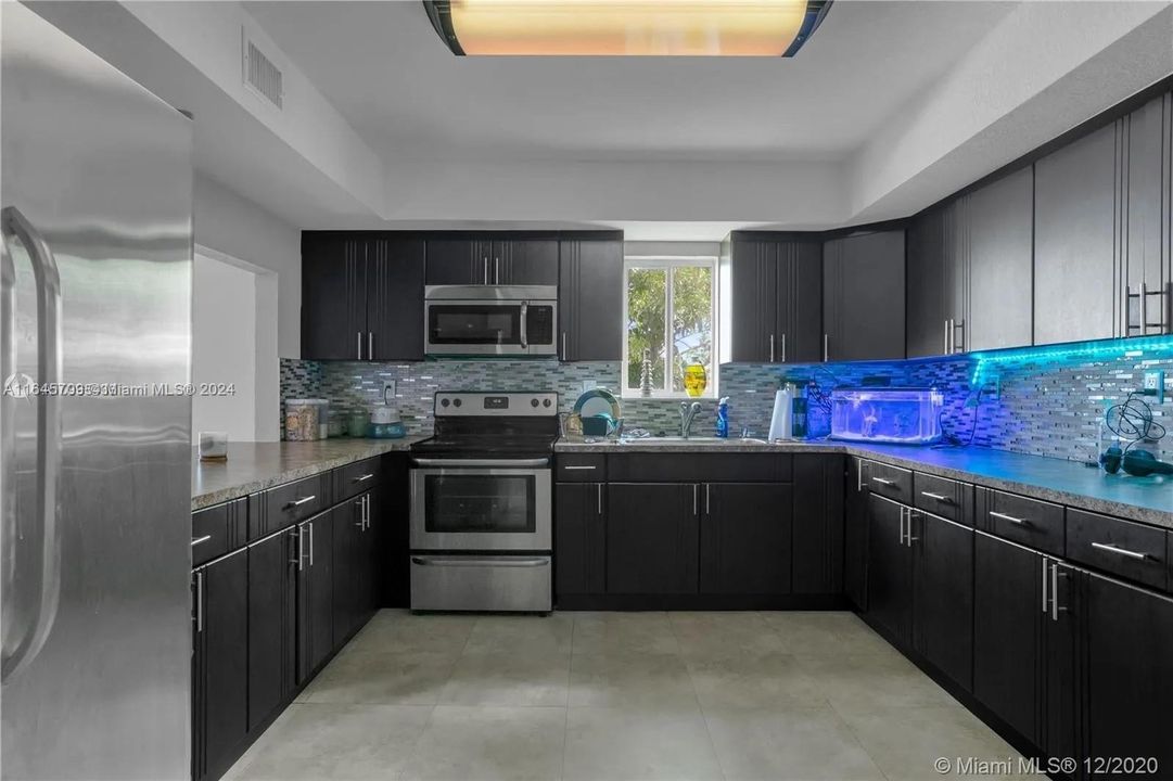 Recently Rented: $2,650 (3 beds, 2 baths, 1558 Square Feet)