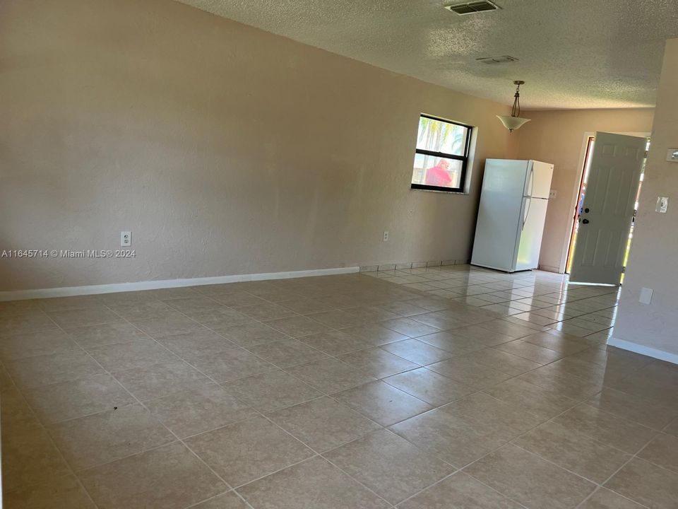 Recently Rented: $1,000 (2 beds, 1 baths, 810 Square Feet)