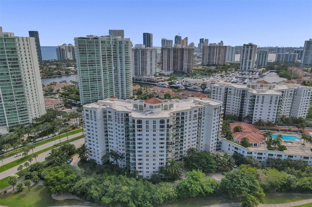 Active With Contract: $3,500 (2 beds, 2 baths, 1257 Square Feet)