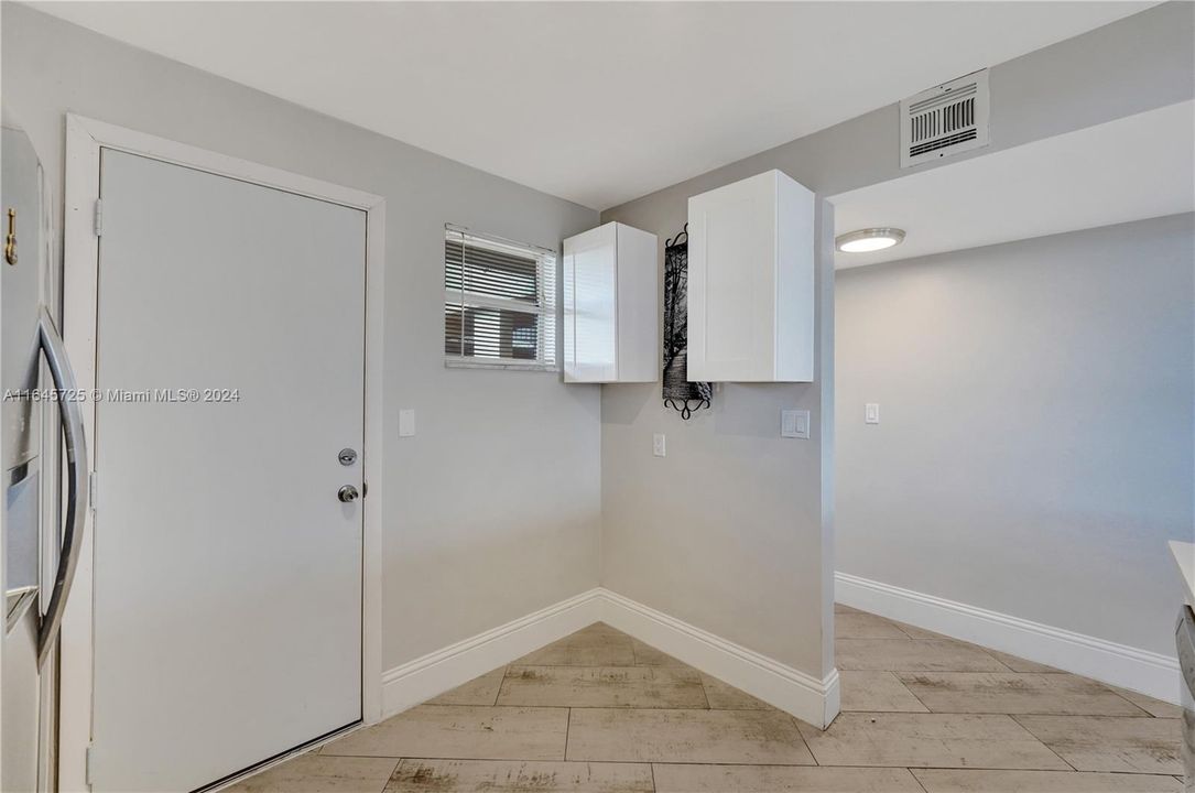 Active With Contract: $247,000 (2 beds, 2 baths, 1260 Square Feet)