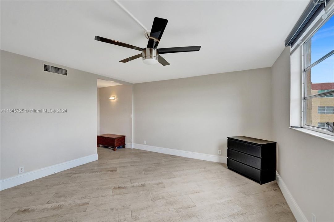 Active With Contract: $247,000 (2 beds, 2 baths, 1260 Square Feet)