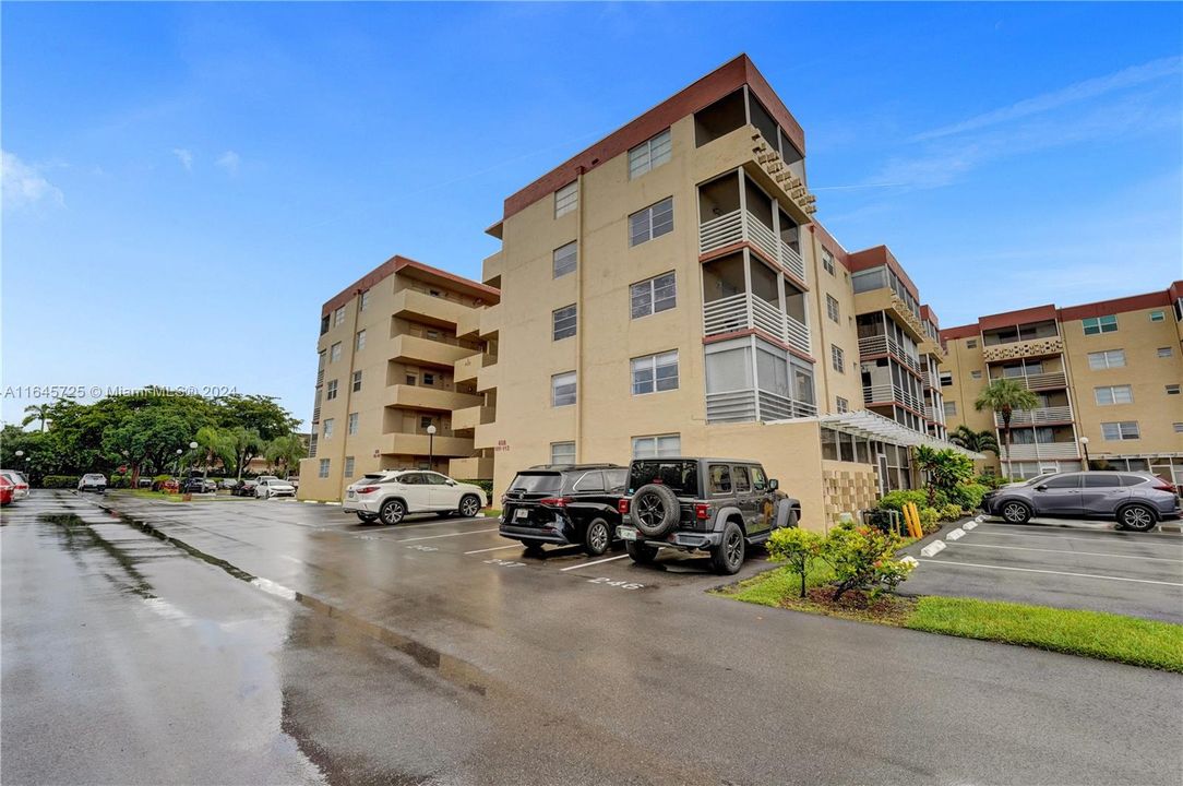 Active With Contract: $247,000 (2 beds, 2 baths, 1260 Square Feet)