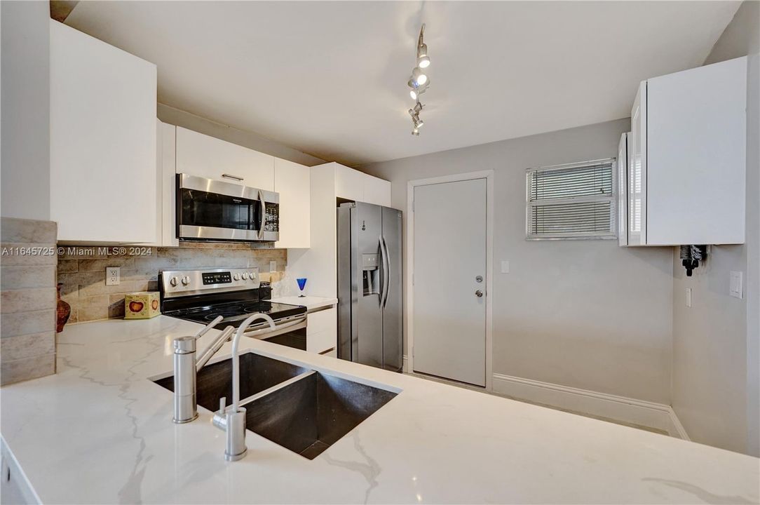 Active With Contract: $247,000 (2 beds, 2 baths, 1260 Square Feet)