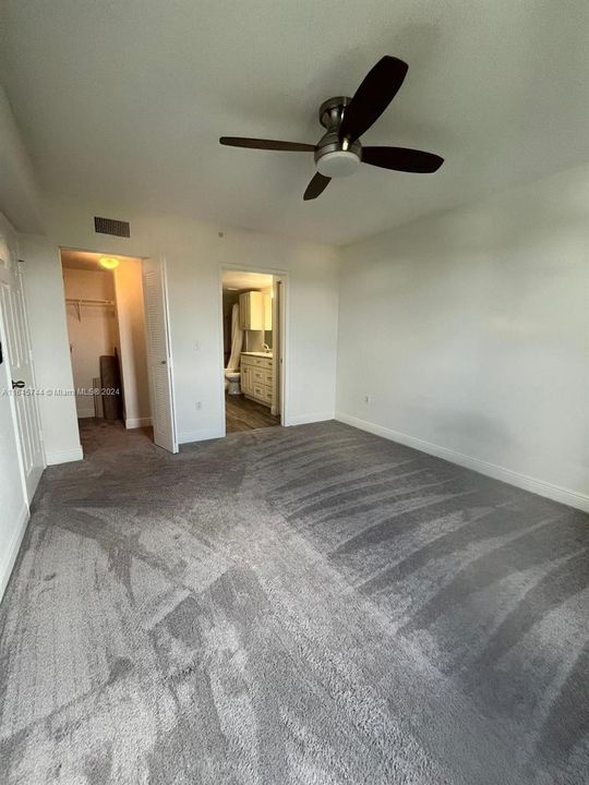 Active With Contract: $1,925 (1 beds, 1 baths, 736 Square Feet)