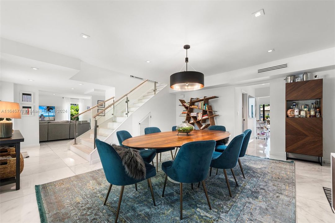 Active With Contract: $5,500,000 (4 beds, 3 baths, 3631 Square Feet)