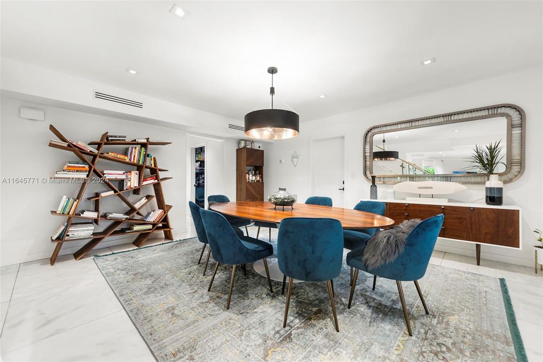 Active With Contract: $5,500,000 (4 beds, 3 baths, 3631 Square Feet)