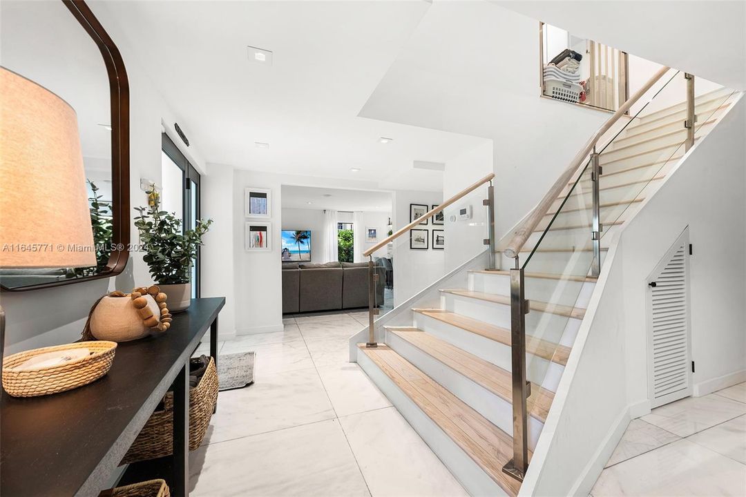 Active With Contract: $5,500,000 (4 beds, 3 baths, 3631 Square Feet)