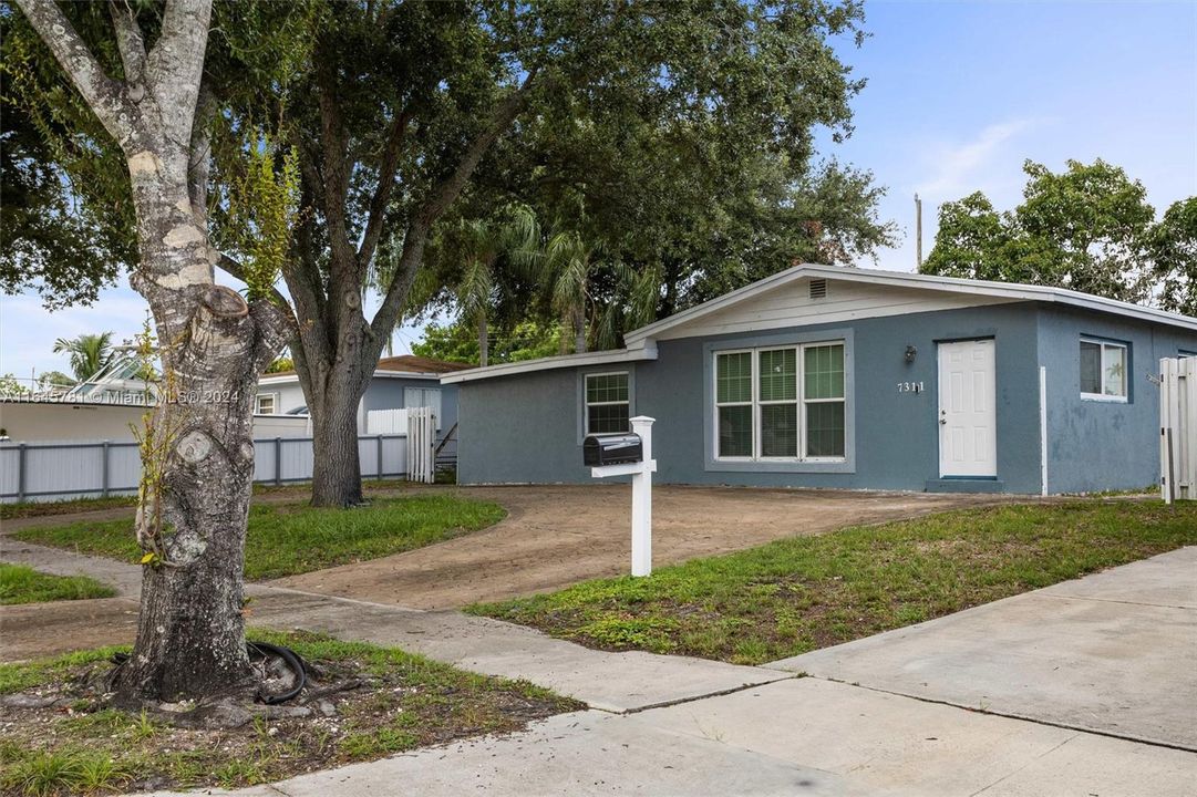 For Sale: $475,000 (4 beds, 2 baths, 1418 Square Feet)