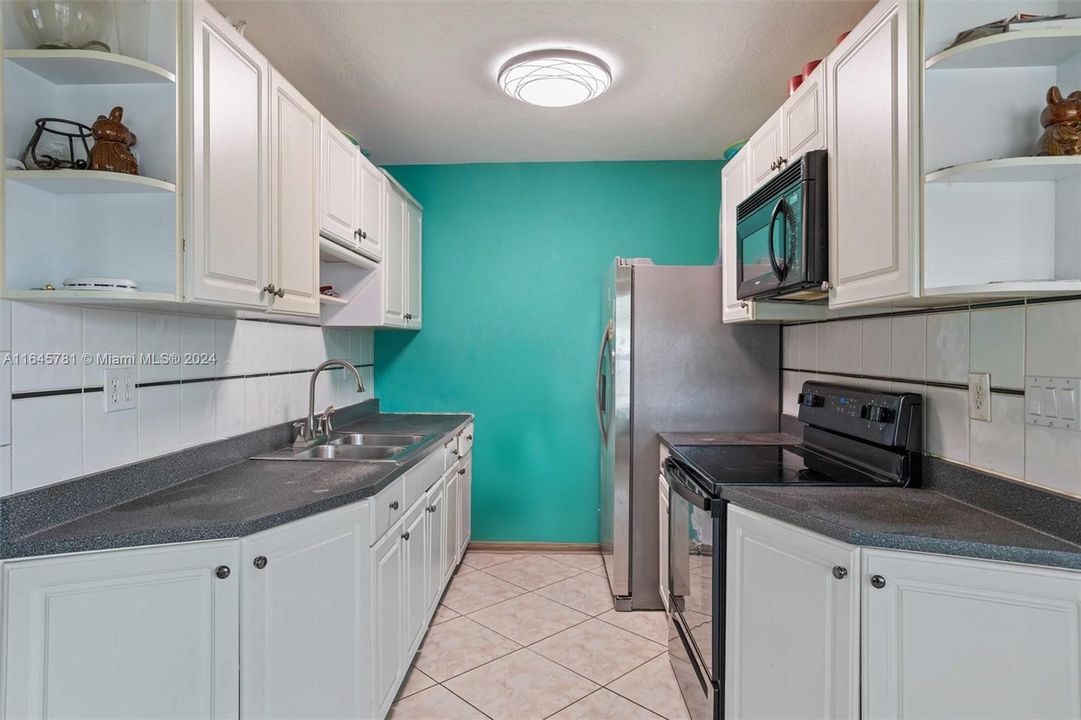 For Sale: $475,000 (4 beds, 2 baths, 1418 Square Feet)