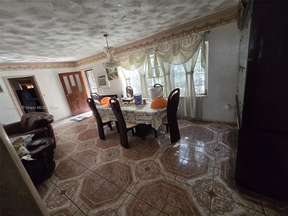 En Venta: $1,150,000 (3 camas, 2 baños, 1660 Pies cuadrados)