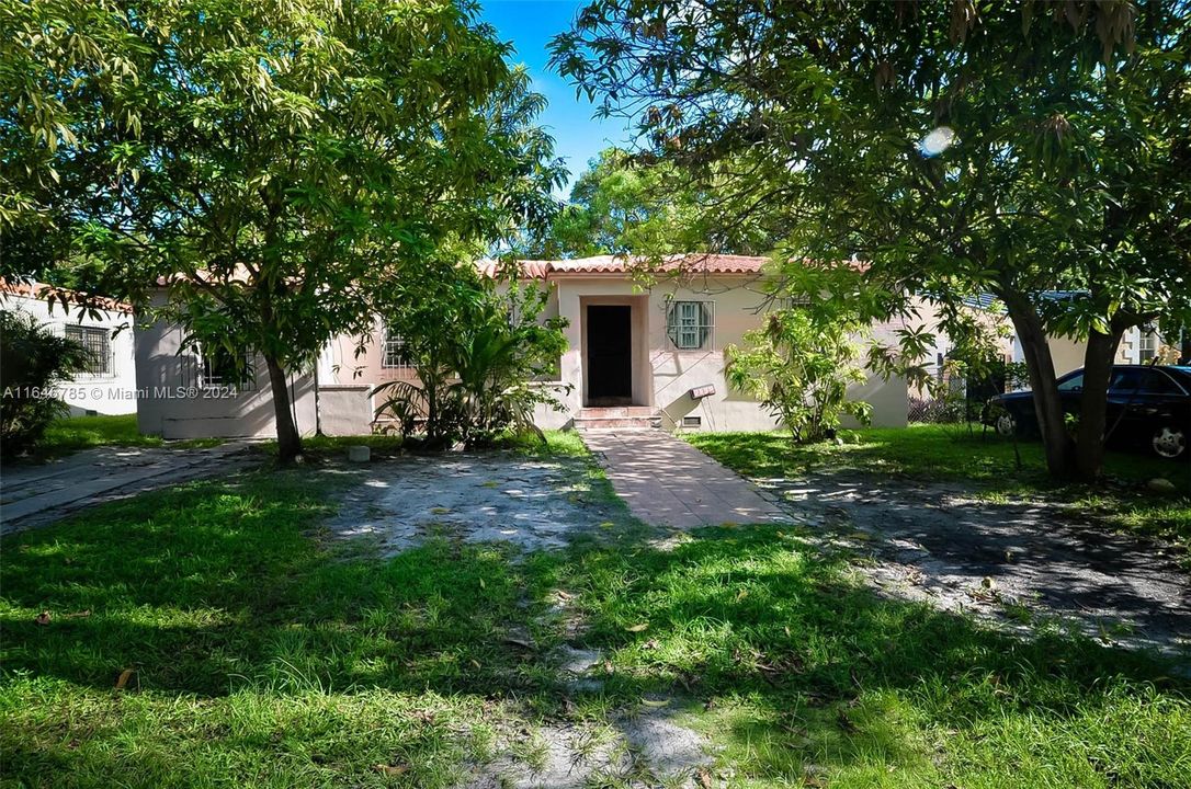 For Sale: $1,150,000 (3 beds, 2 baths, 1660 Square Feet)