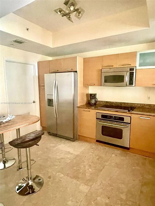 For Rent: $4,800 (3 beds, 2 baths, 1866 Square Feet)