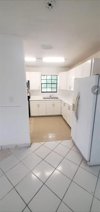 Recently Rented: $3,500 (3 beds, 1 baths, 1095 Square Feet)