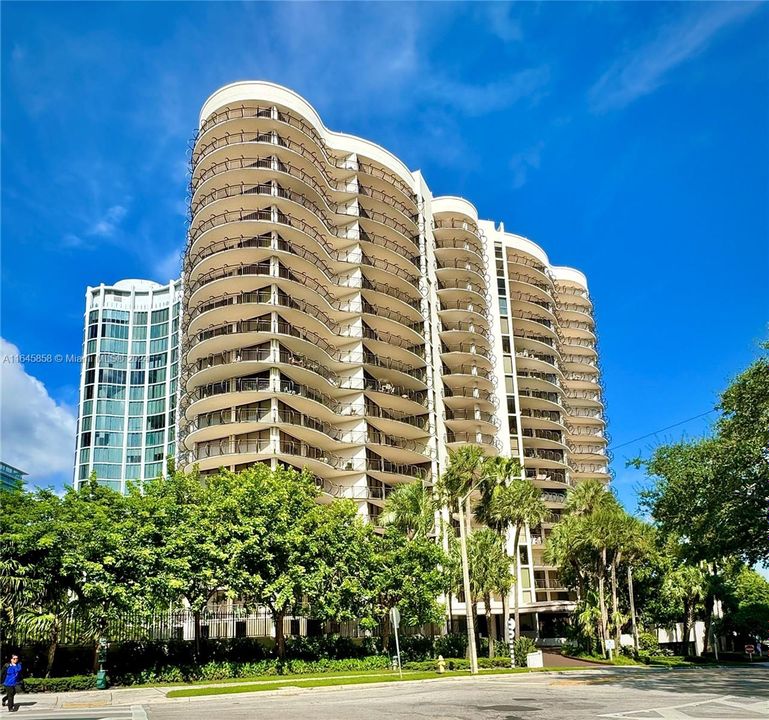 For Sale: $1,195,000 (2 beds, 2 baths, 1375 Square Feet)