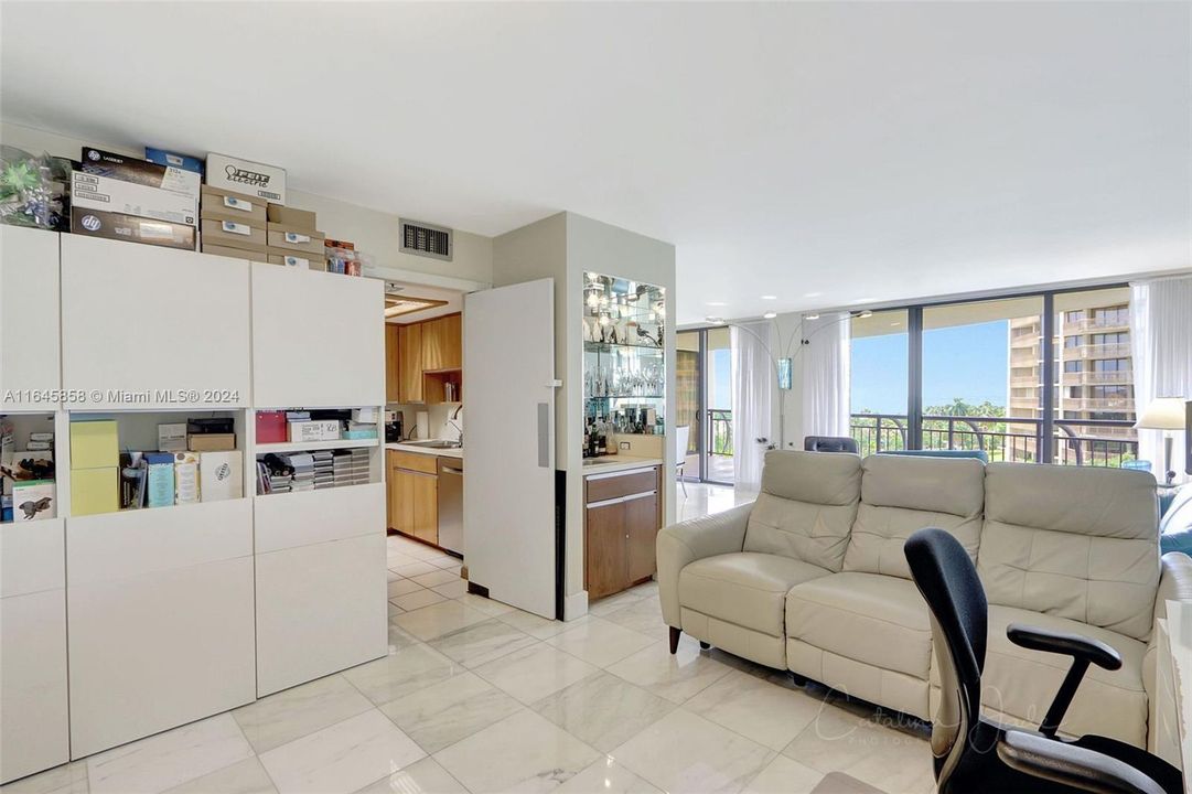 For Sale: $1,195,000 (2 beds, 2 baths, 1375 Square Feet)