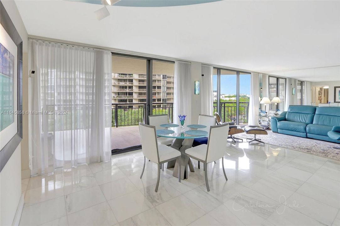 For Sale: $1,195,000 (2 beds, 2 baths, 1375 Square Feet)