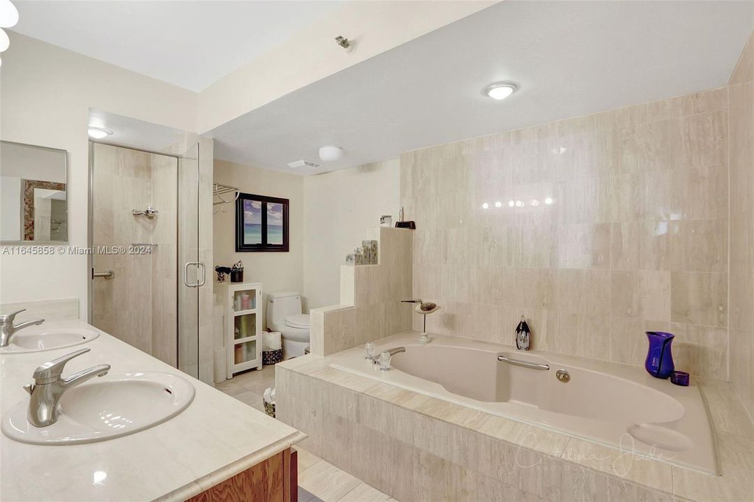 For Sale: $1,195,000 (2 beds, 2 baths, 1375 Square Feet)