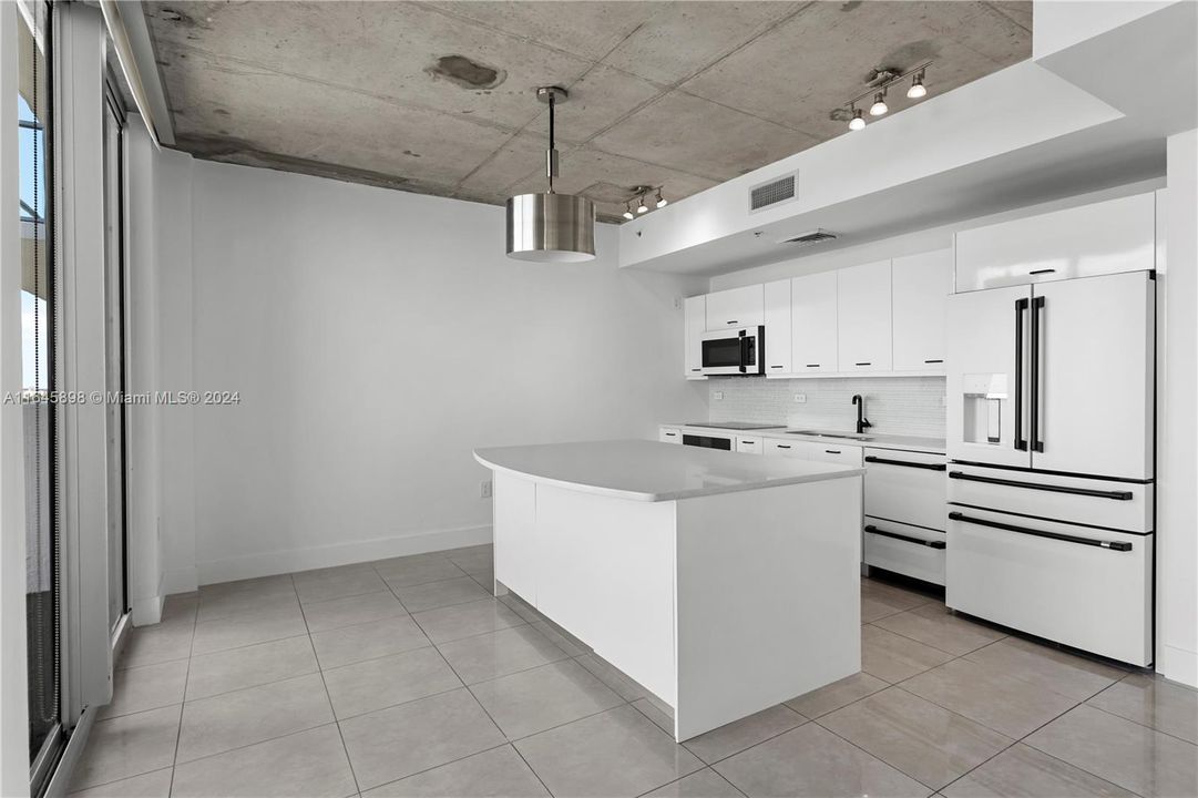 Active With Contract: $5,500 (2 beds, 2 baths, 1570 Square Feet)