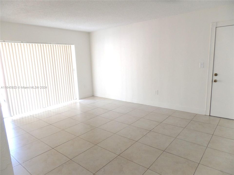 For Rent: $2,300 (2 beds, 2 baths, 918 Square Feet)