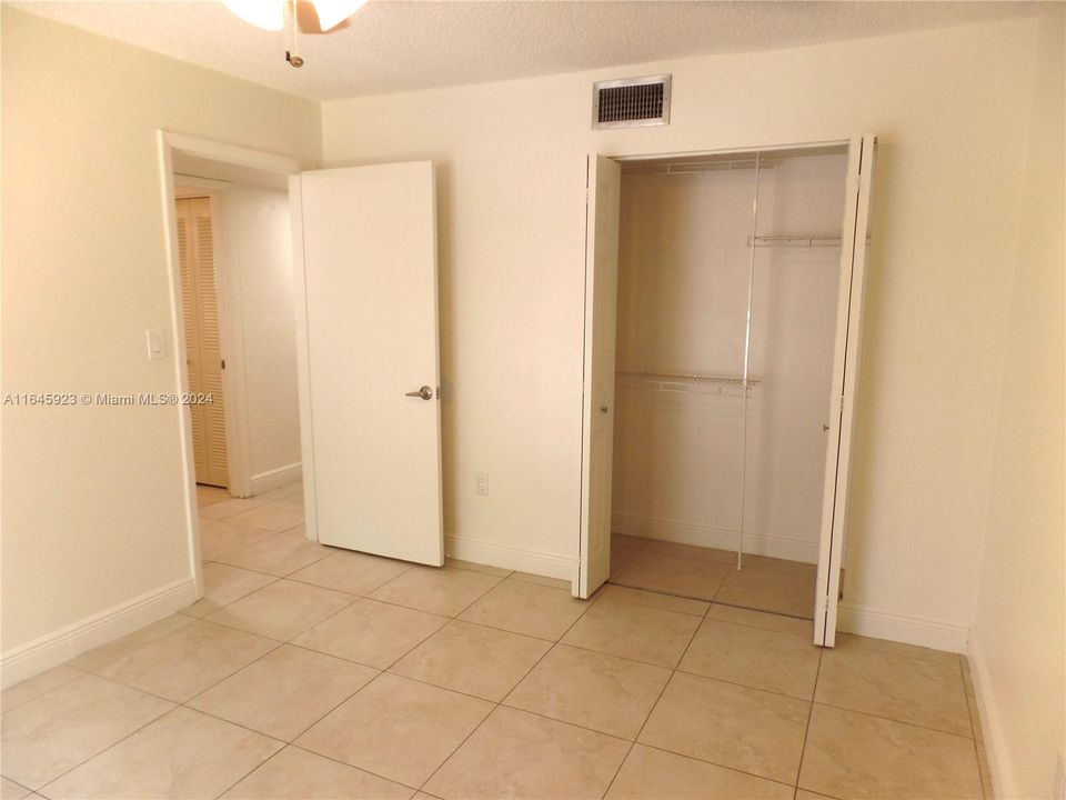 For Rent: $2,300 (2 beds, 2 baths, 918 Square Feet)