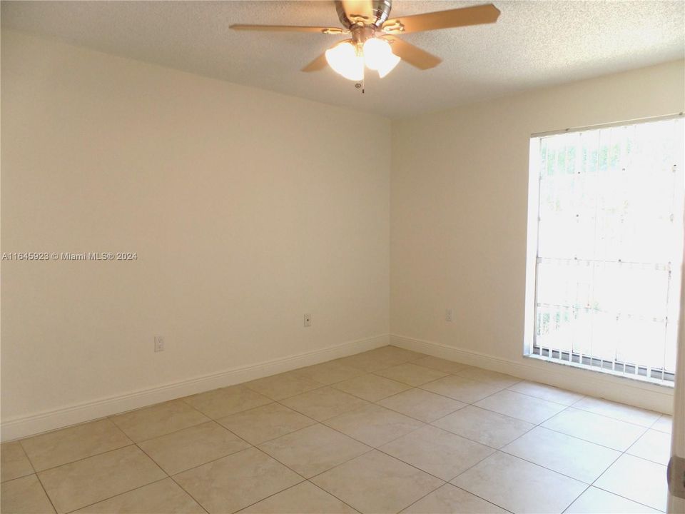 For Rent: $2,300 (2 beds, 2 baths, 918 Square Feet)