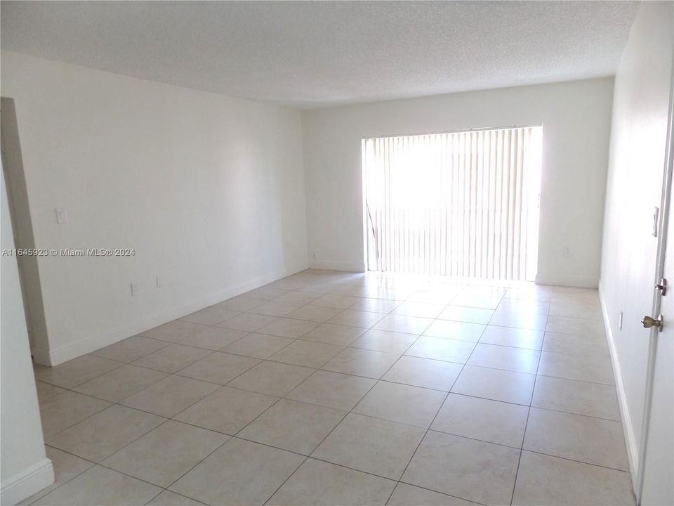 For Rent: $2,300 (2 beds, 2 baths, 918 Square Feet)